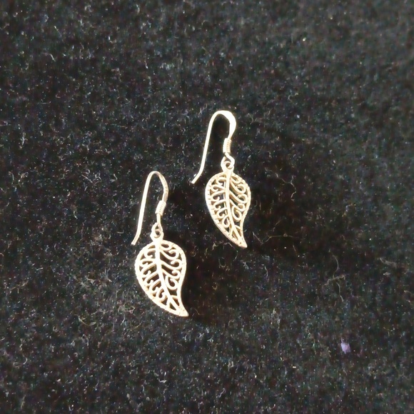 ❤Unavailable/Included in Bundle Sale🍃Tini Botanical Leaf Earings  Sterling - Picture 4 of 4